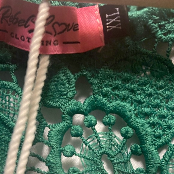 ✨BRAND NEW✨ PLUS SIZE GREEN LACE JUMPSUIT 2X - Picture 4 of 5